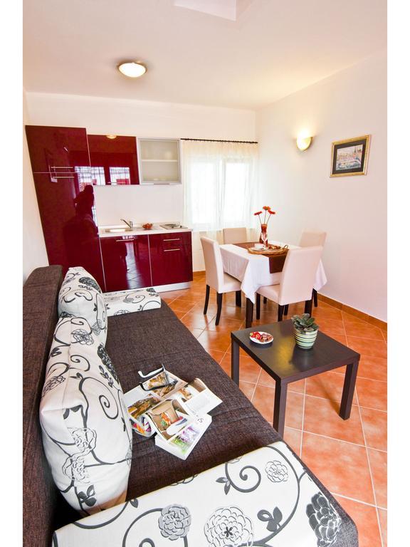 Apartments Cambi Kaštela Cameră foto
