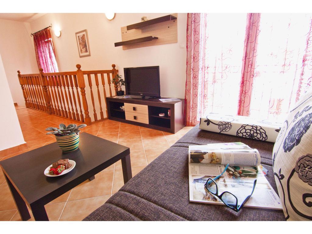 Apartments Cambi Kaštela Cameră foto