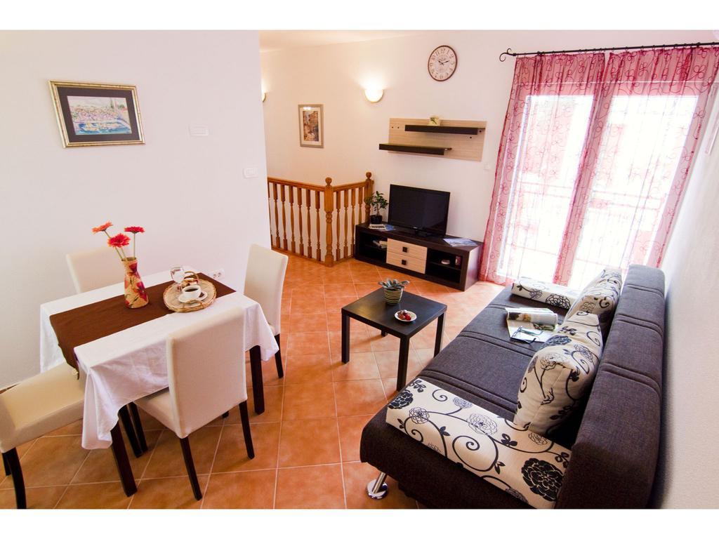 Apartments Cambi Kaštela Cameră foto